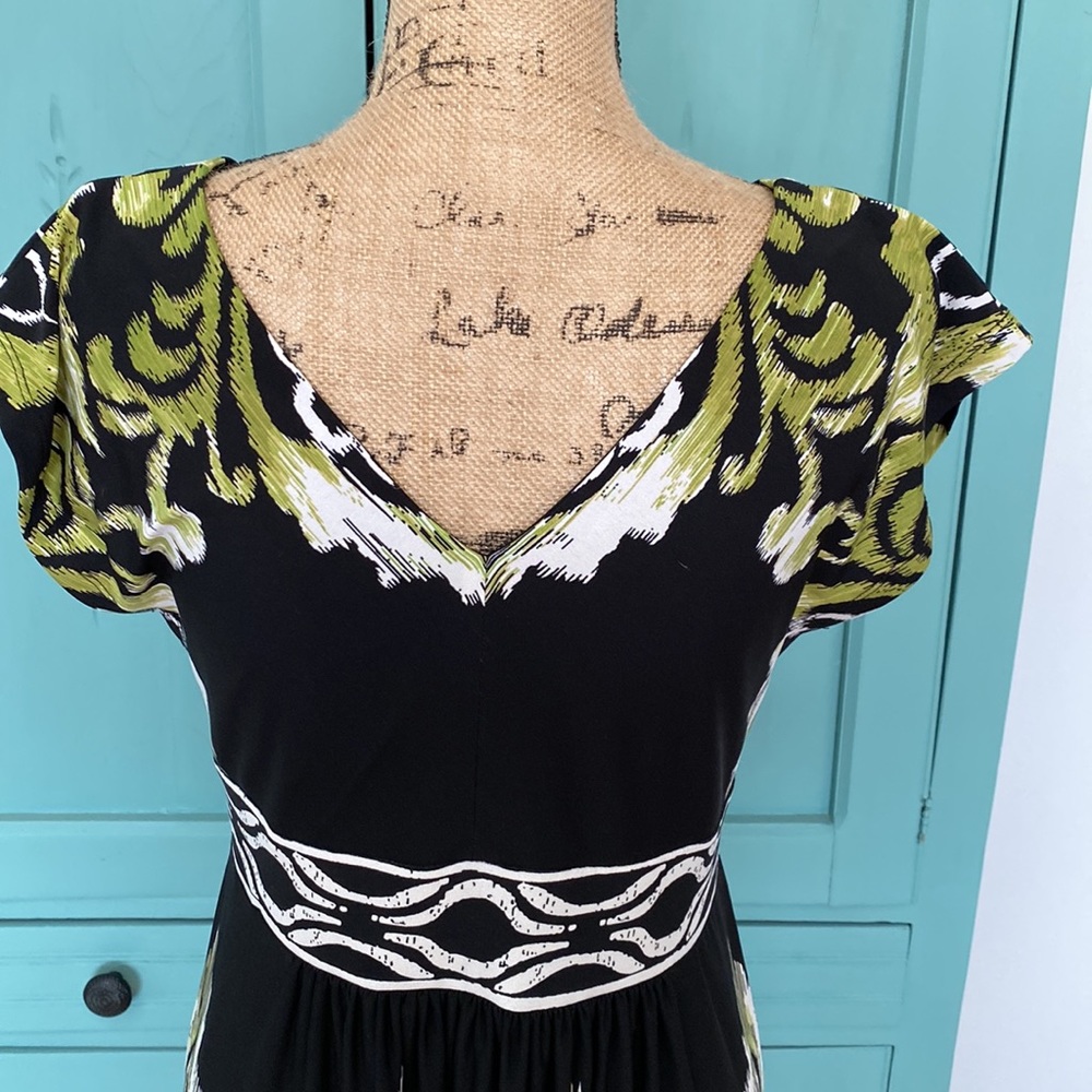 Sandra Darren Green/Black/White Printed Dress. Great condition. Size 12P - Picture 4 of 6